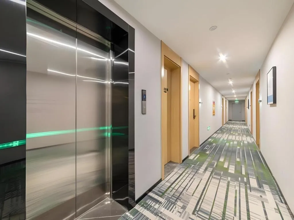 GreenTree Inn Express Qingdao Jiaodong International Airport