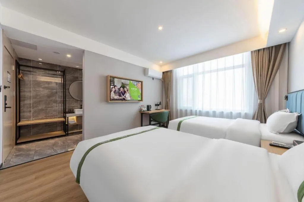 Bed in GreenTree Inn Express Qingdao Jiaodong International Airport