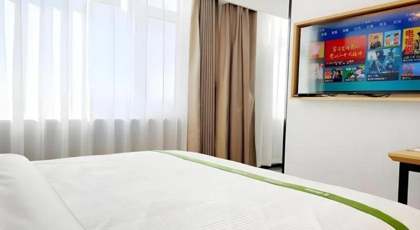 Bed in GreenTree Inn Express Qingdao Jiaodong International Airport