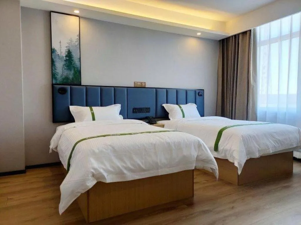 Bed in GreenTree Inn Express Qingdao Jiaodong International Airport