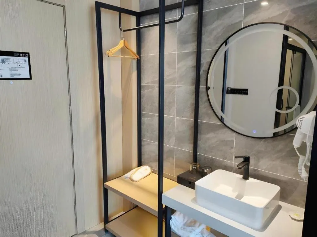 GreenTree Inn Express Qingdao Jiaodong International Airport