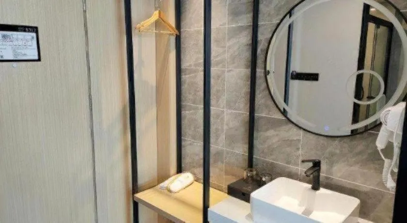 GreenTree Inn Express Qingdao Jiaodong International Airport