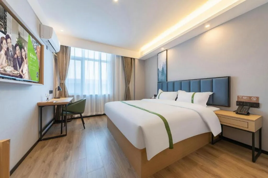 Bed in GreenTree Inn Express Qingdao Jiaodong International Airport