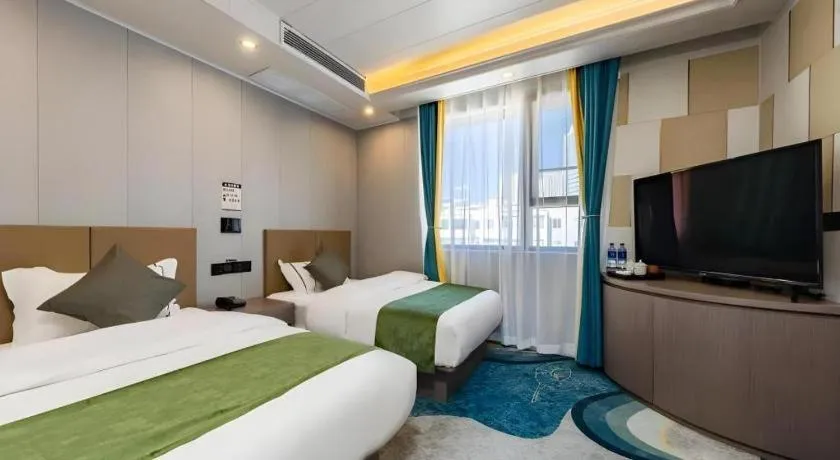 Bed in GELI Kunming North Railway Station Zoo