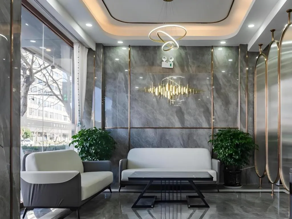 GELI Kunming North Railway Station Zoo