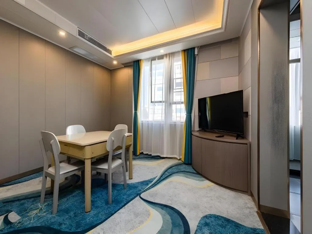 GELI Kunming North Railway Station Zoo