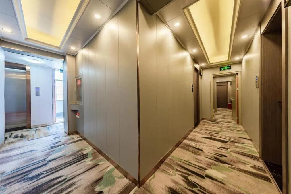 GELI Kunming North Railway Station Zoo