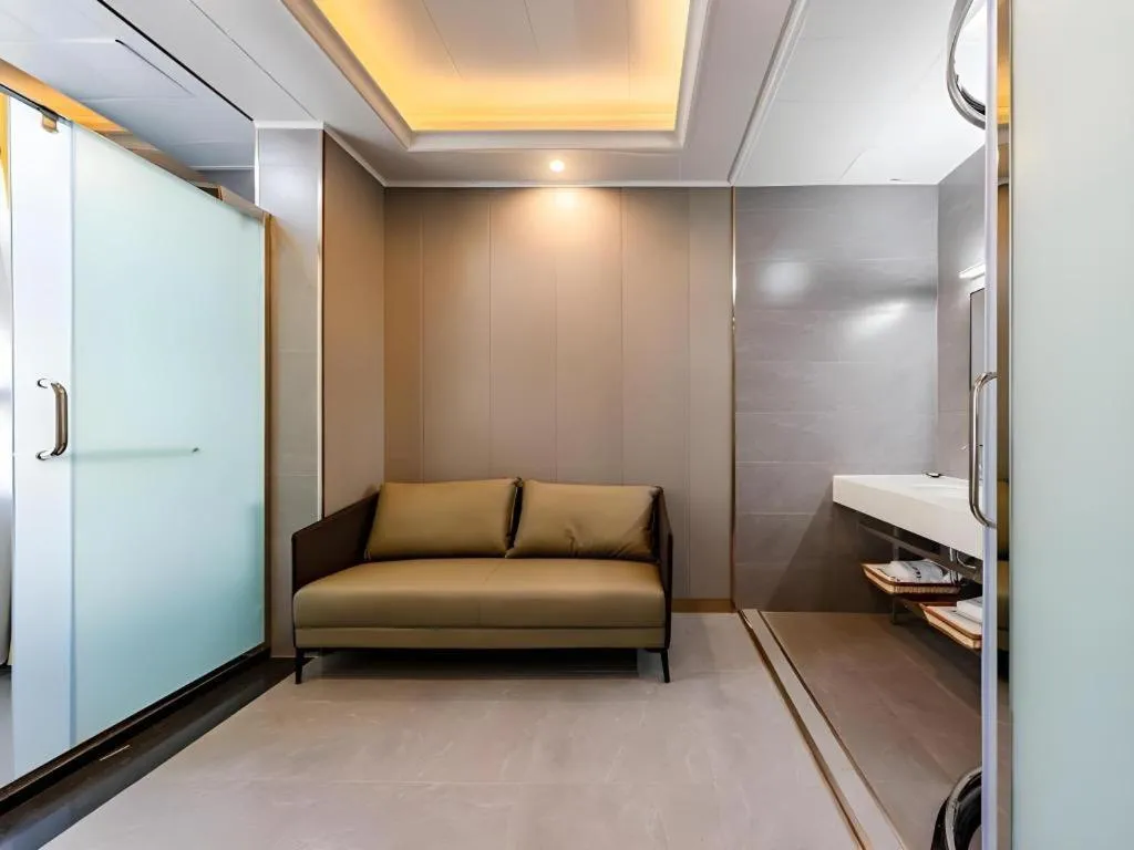 GELI Kunming North Railway Station Zoo