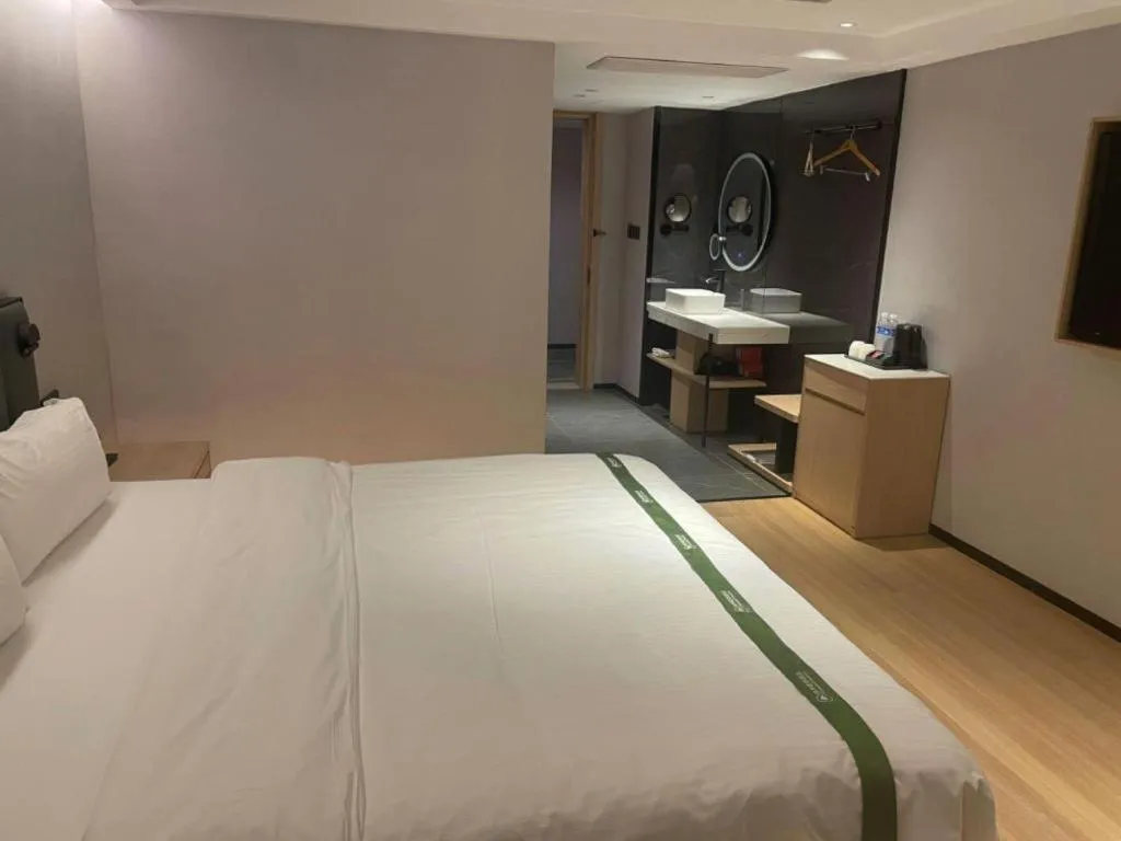 Bed in GreenTree Inn Jinan West Station Exhibition Center