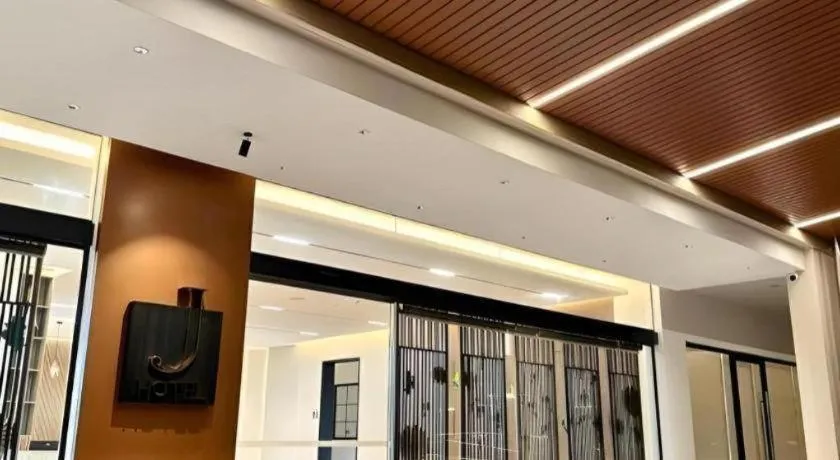 J HOTEL
