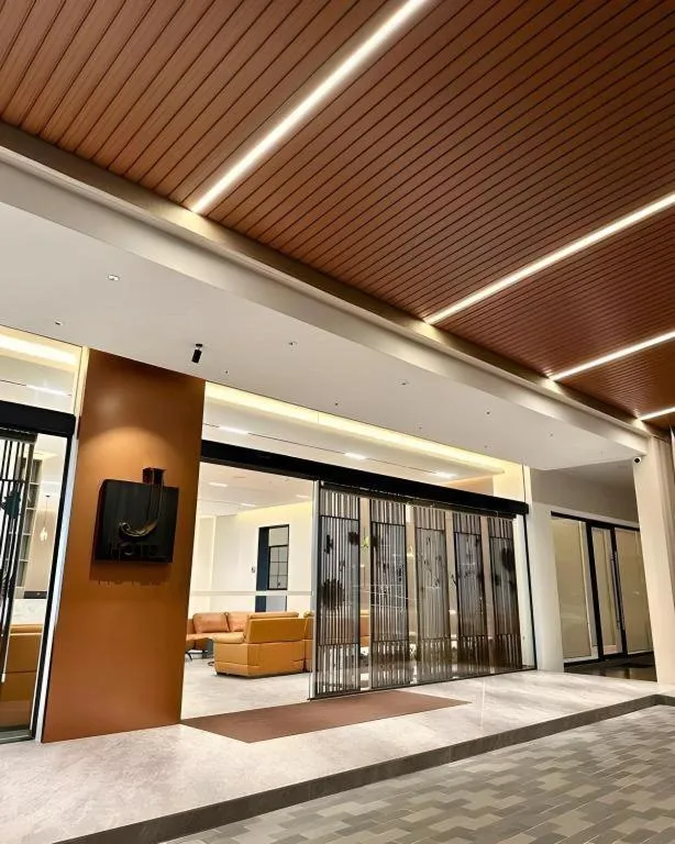 J HOTEL
