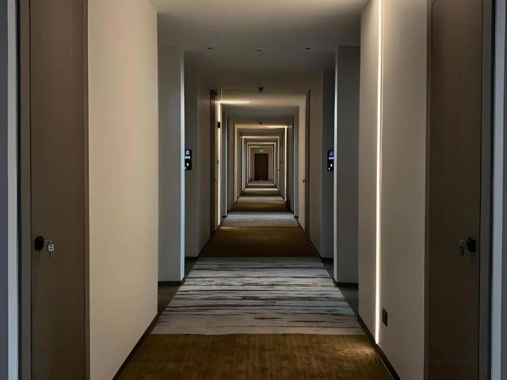 J HOTEL