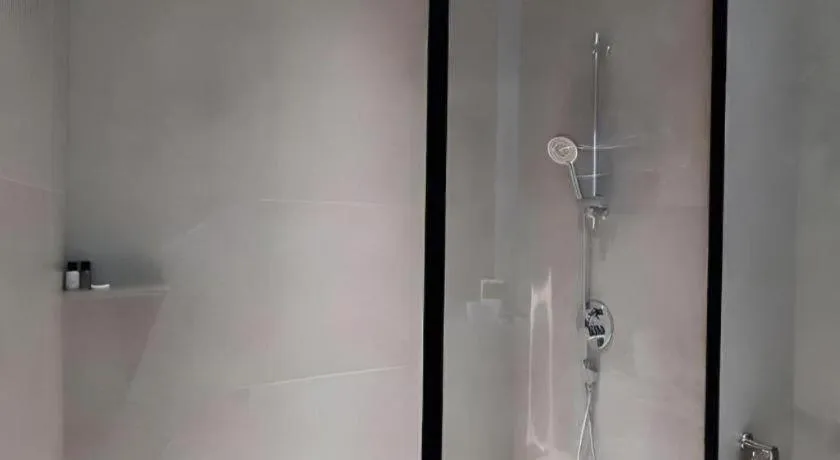 J HOTEL