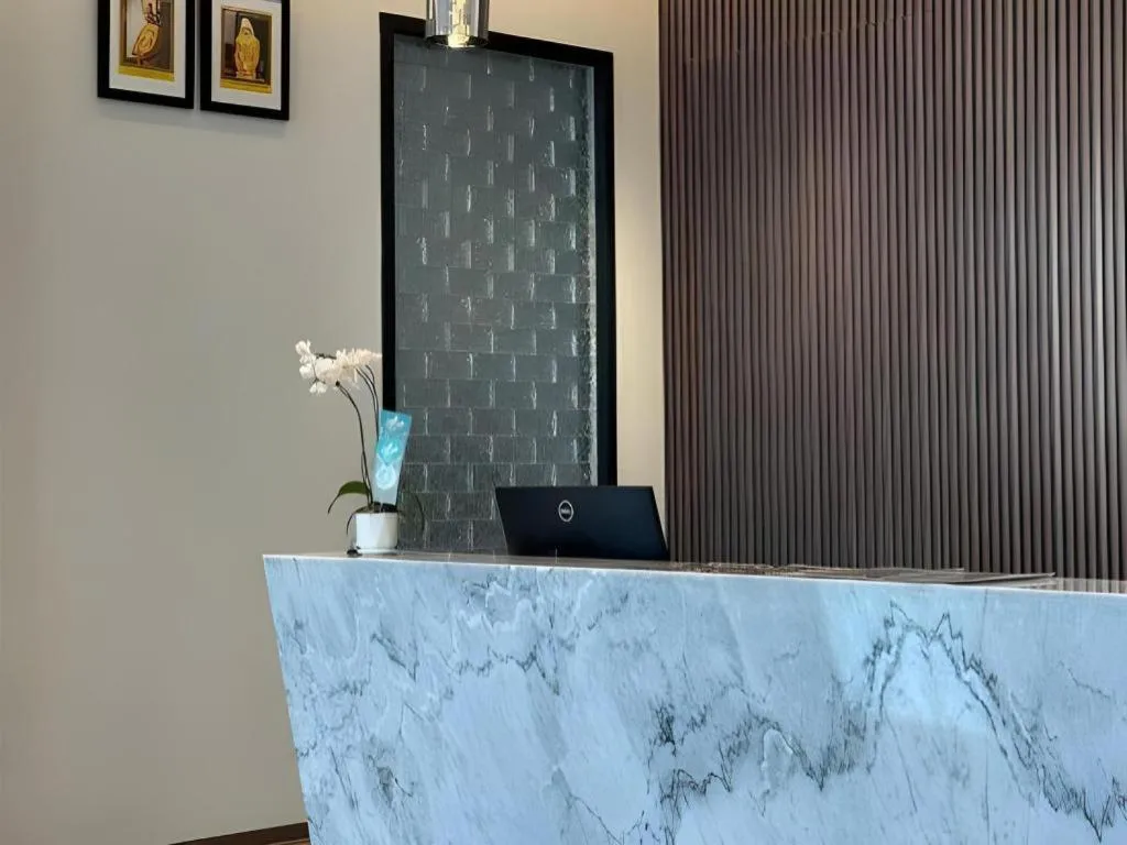 J HOTEL