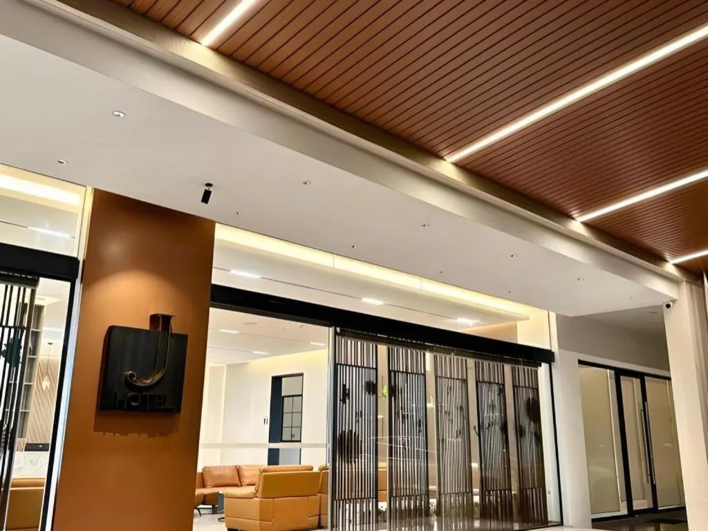 J HOTEL