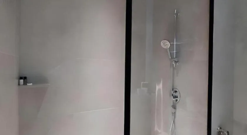 J HOTEL