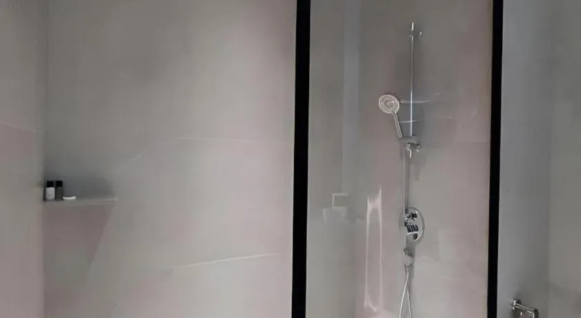 J HOTEL