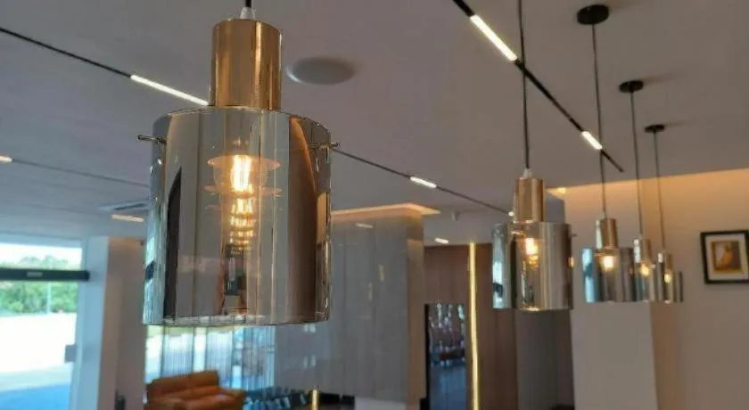 J HOTEL