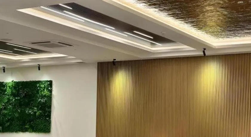 J HOTEL
