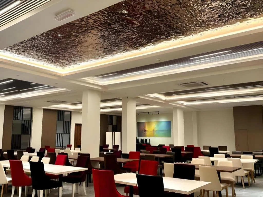 J HOTEL