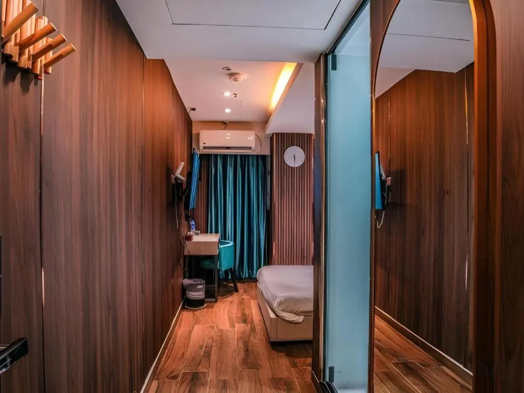 Bed in Sunny Day Hotel