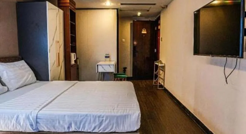 Bed in Sunny Day Hotel