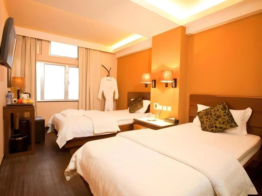 Bed in Sunny Day Hotel