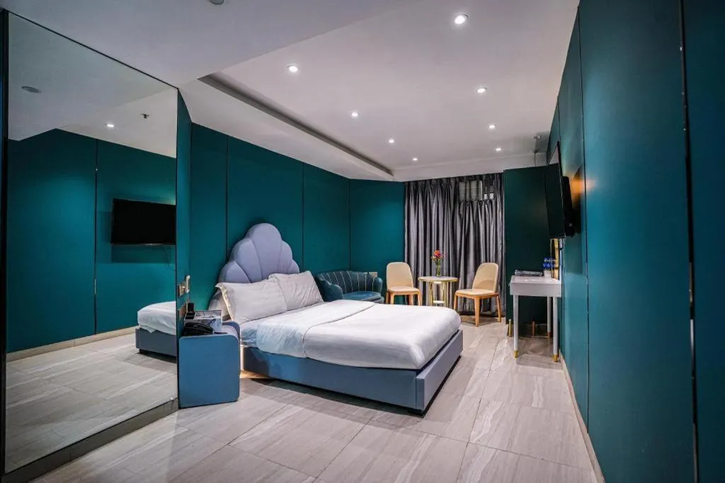 Bed in Sunny Day Hotel