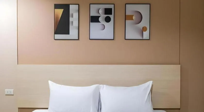 Bed in The Queen Palace