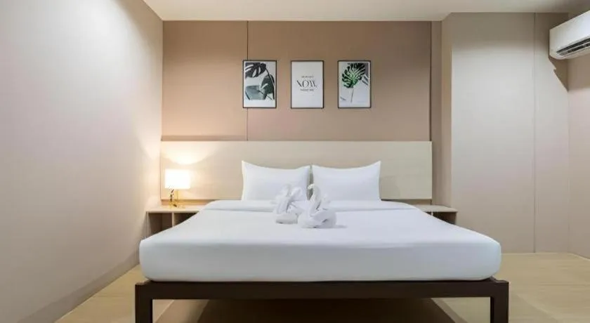 Bed in The Queen Palace