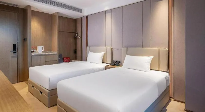 Bed in AMIGO migo Sleeping Hotel (mission hills)