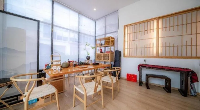 F-TOWN Fangtang Hotel (Shenzhen Longgang Tian'an Digital City Huanggekeng Subway Station)