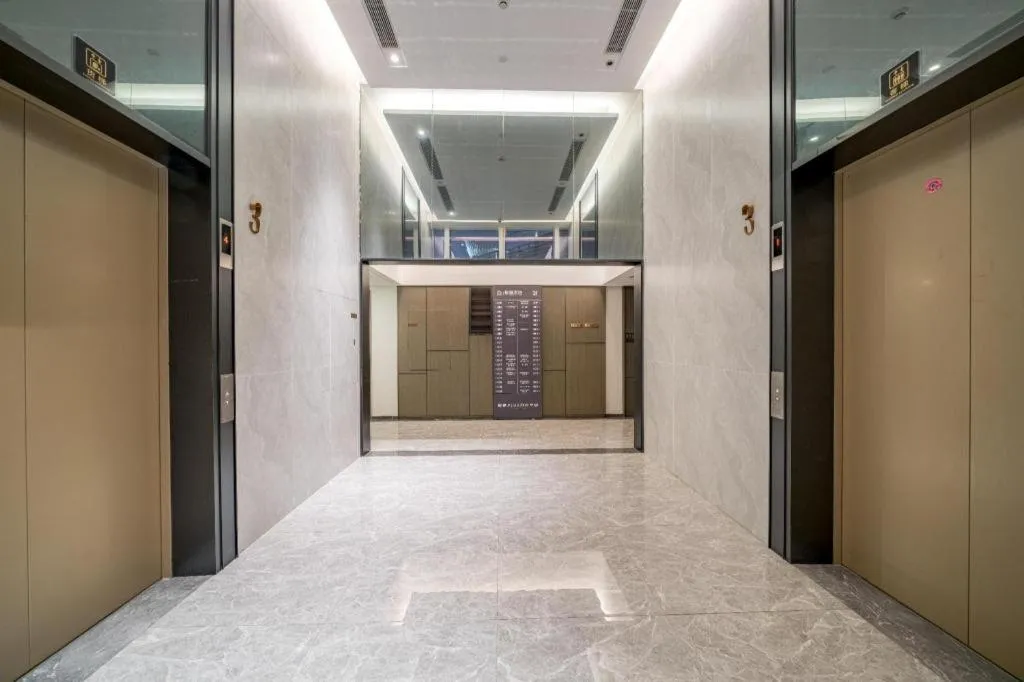 F-TOWN Fangtang Hotel (Shenzhen Longgang Tian'an Digital City Huanggekeng Subway Station)