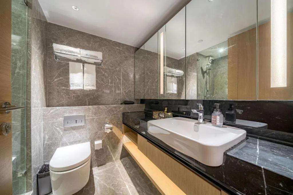 F-TOWN Fangtang Hotel (Shenzhen Longgang Tian'an Digital City Huanggekeng Subway Station)