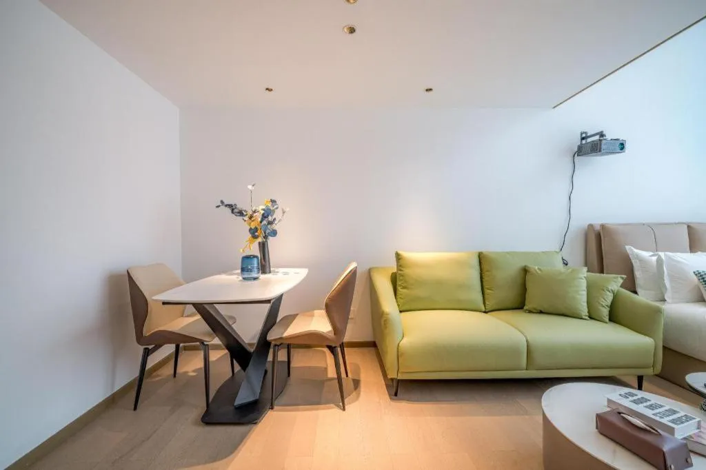 F-TOWN Fangtang Hotel (Shenzhen Longgang Tian'an Digital City Huanggekeng Subway Station)