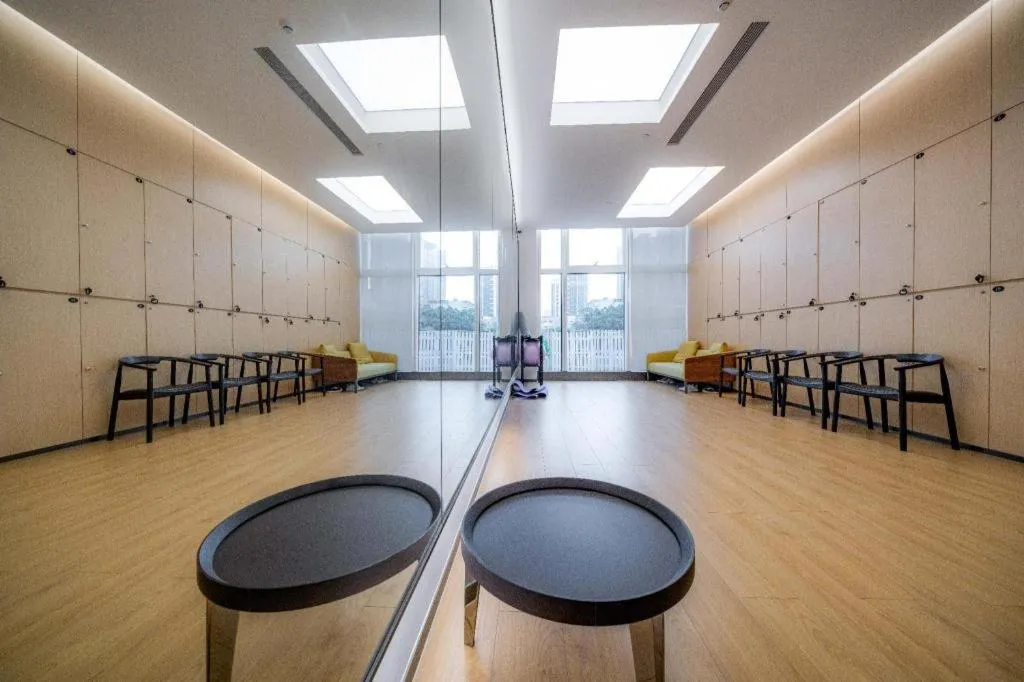 F-TOWN Fangtang Hotel (Shenzhen Longgang Tian'an Digital City Huanggekeng Subway Station)