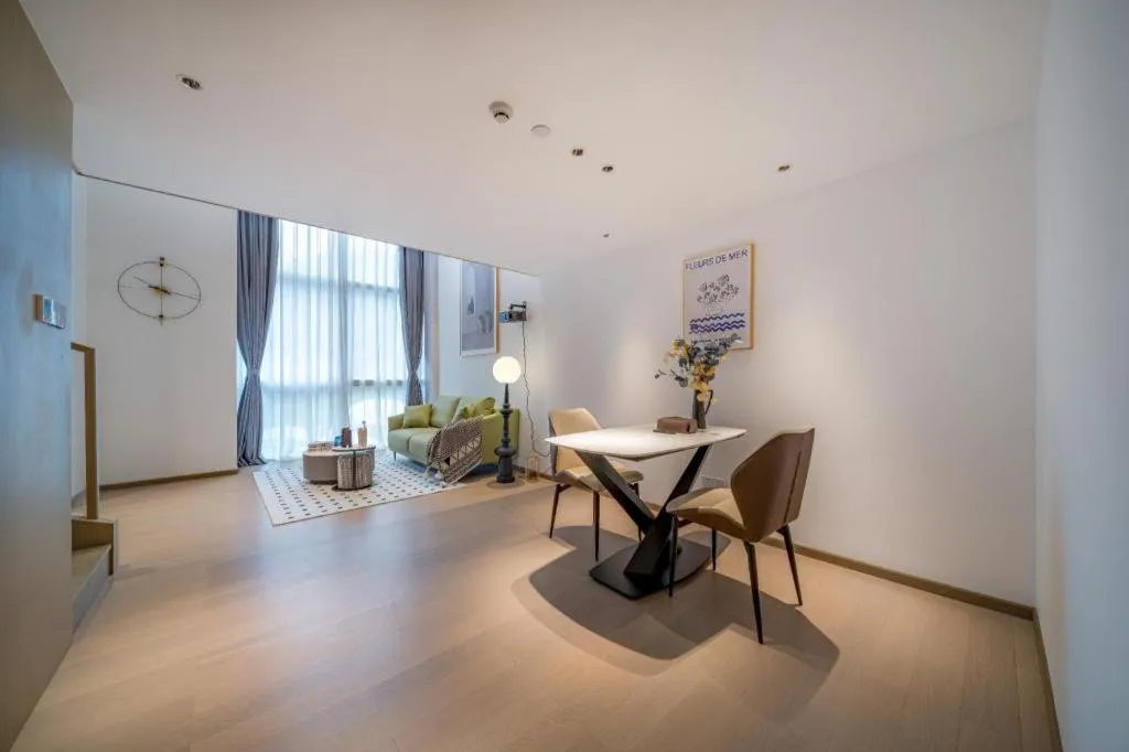 F-TOWN Fangtang Hotel (Shenzhen Longgang Tian'an Digital City Huanggekeng Subway Station)