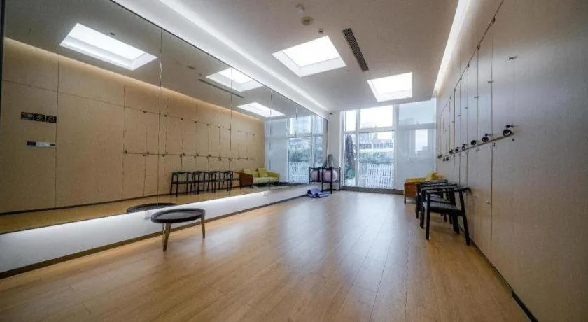 F-TOWN Fangtang Hotel (Shenzhen Longgang Tian'an Digital City Huanggekeng Subway Station)