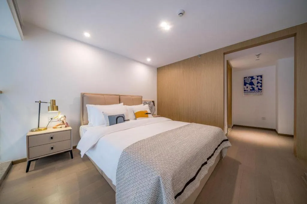 Bed in F-TOWN Fangtang Hotel (Shenzhen Longgang Tian'an Digital City Huanggekeng Subway Station)