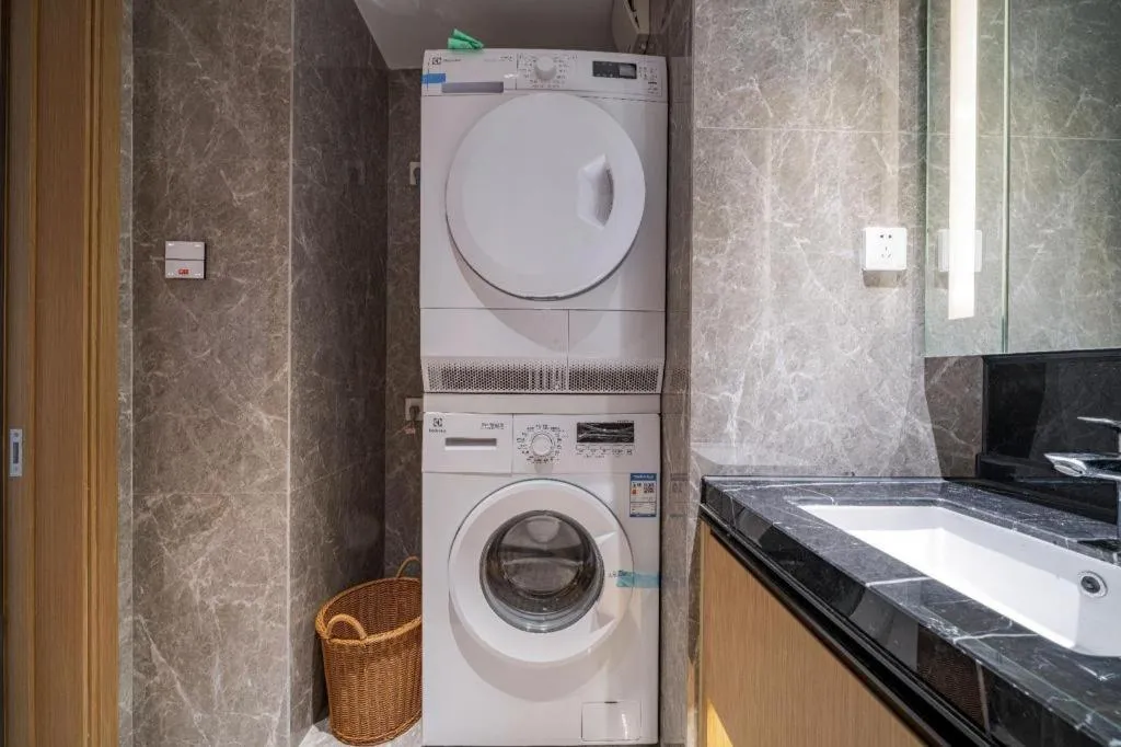 F-TOWN Fangtang Hotel (Shenzhen Longgang Tian'an Digital City Huanggekeng Subway Station)