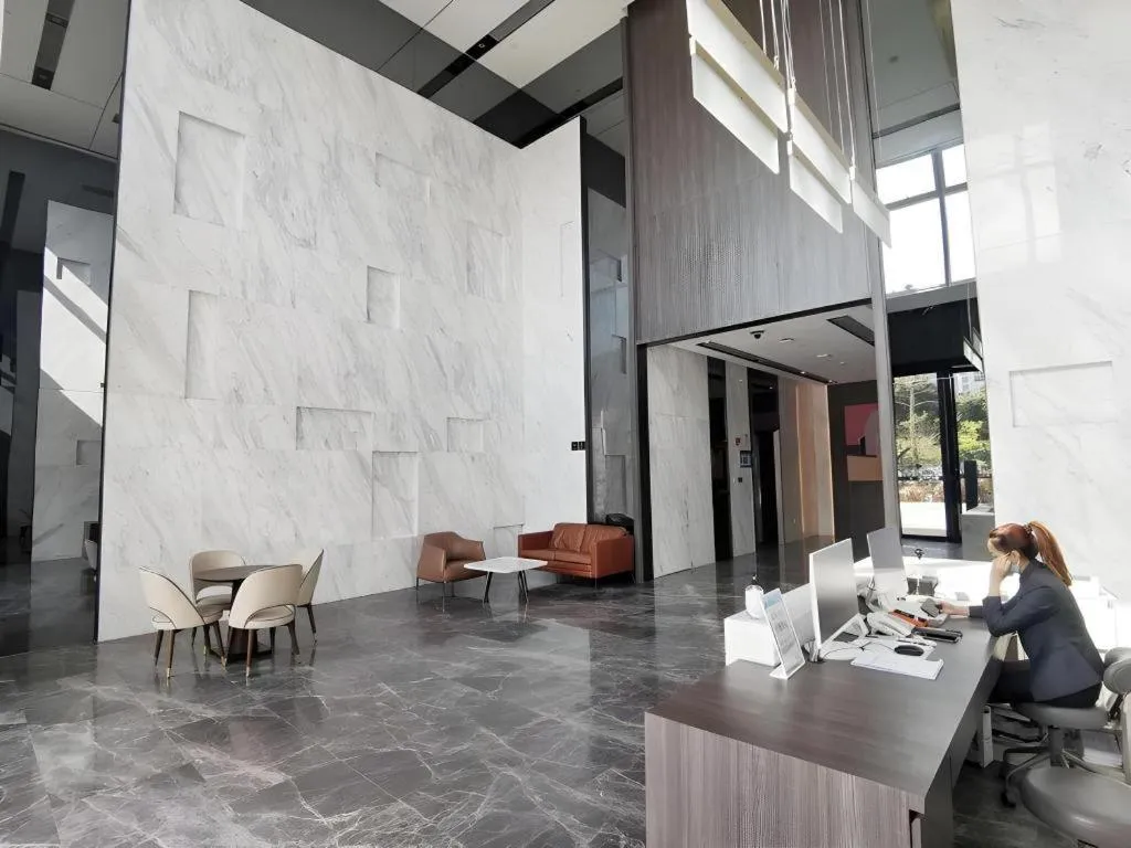 F-TOWN Fangtang Hotel (Shenzhen Longgang Tian'an Digital City Huanggekeng Subway Station)