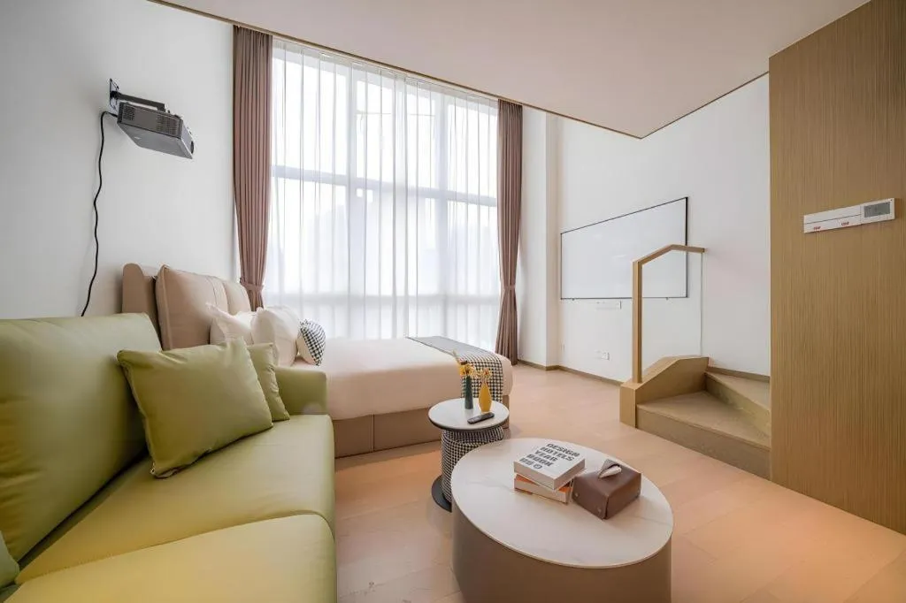 F-TOWN Fangtang Hotel (Shenzhen Longgang Tian'an Digital City Huanggekeng Subway Station)