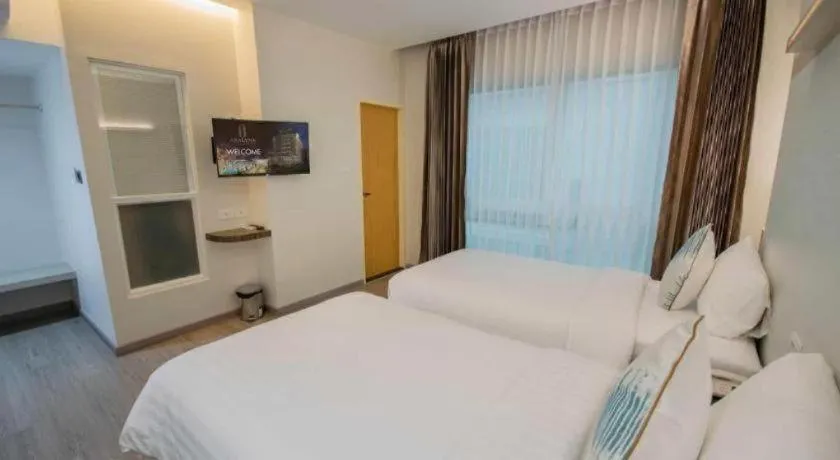 Bed in Analynn Hotel