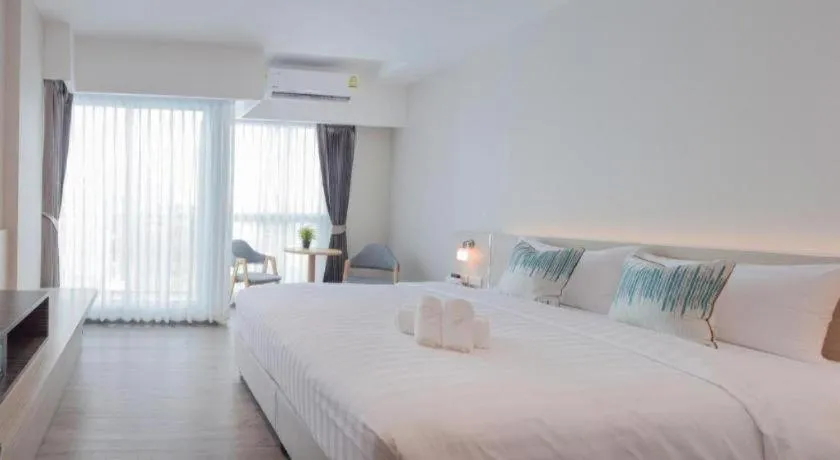 Bed in Analynn Hotel