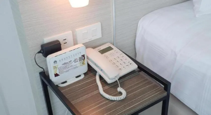 Bed in Analynn Hotel