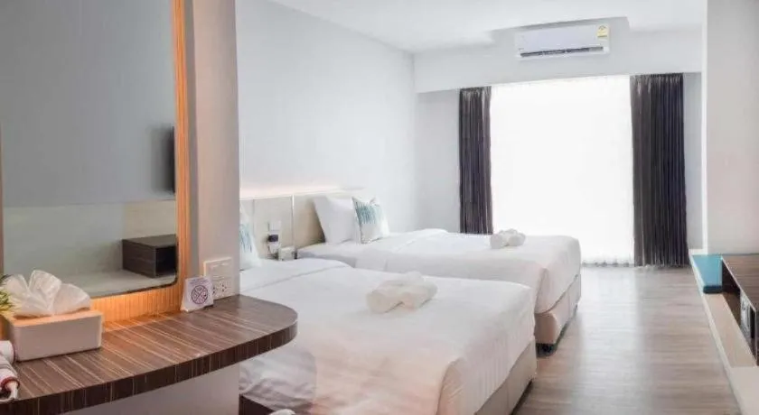 Bed in Analynn Hotel