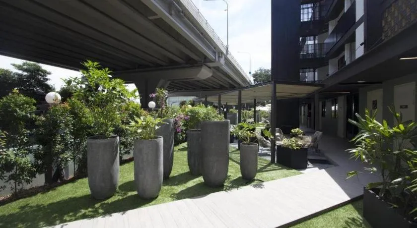 Coliwoo Keppel Serviced Apartments