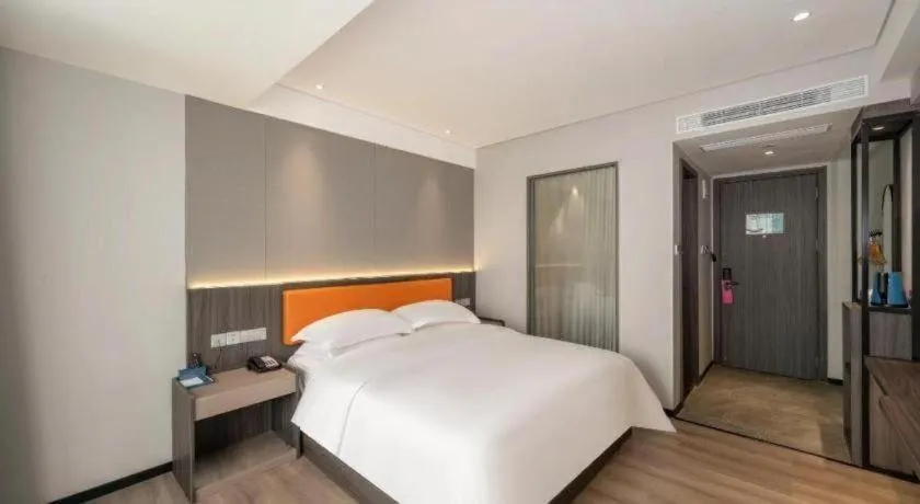 Bed in Echarm Hotel Zhanjiang Zhanchuan Avenue Wanda Plaza