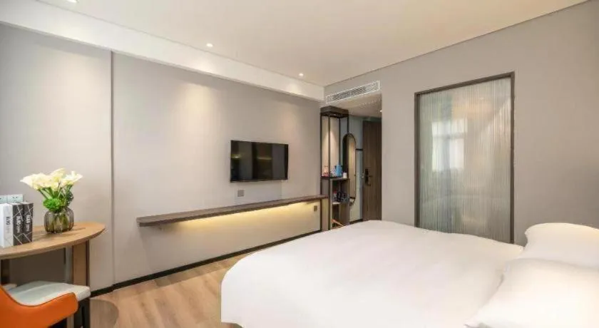 Bed in Echarm Hotel Zhanjiang Zhanchuan Avenue Wanda Plaza