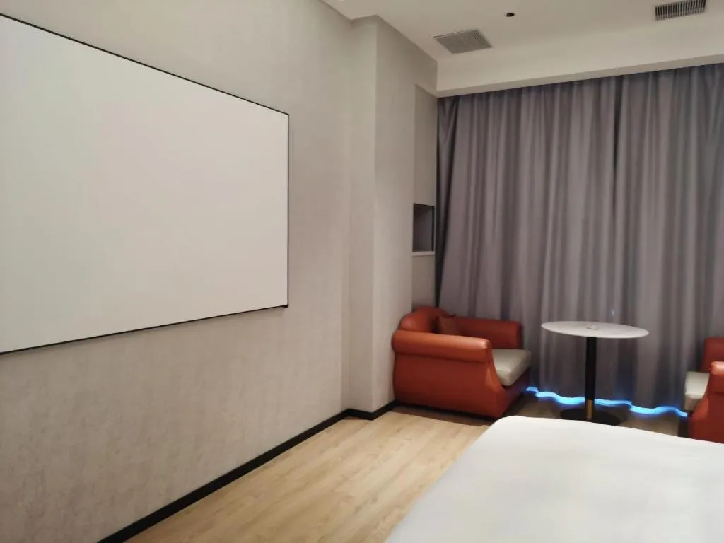 Bed in Borrman Hotel Yongzhou Lingling Ancient Town Government